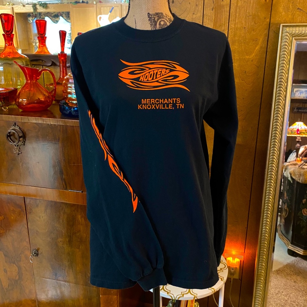 Vintage Hooters long sleeved black t-shirt